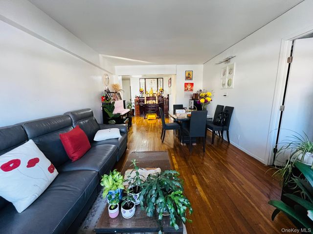 80-35 Springfield Boulevard 2M, Queens Village, NY 11427