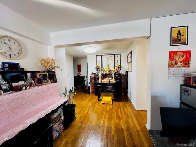 80-35 Springfield Boulevard 2M, Queens Village, NY 11427