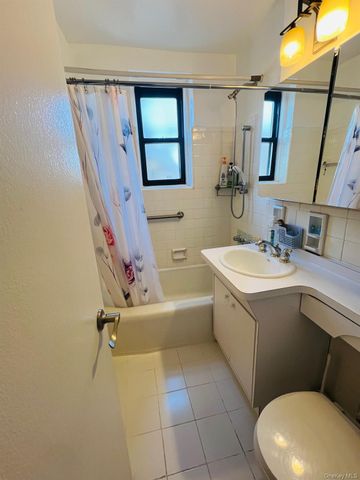 80-35 Springfield Boulevard 2M, Queens Village, NY 11427