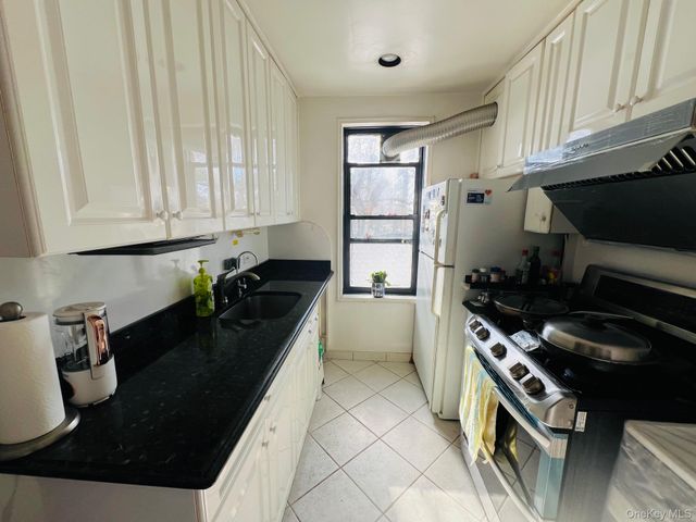 80-35 Springfield Boulevard 2M, Queens Village, NY 11427