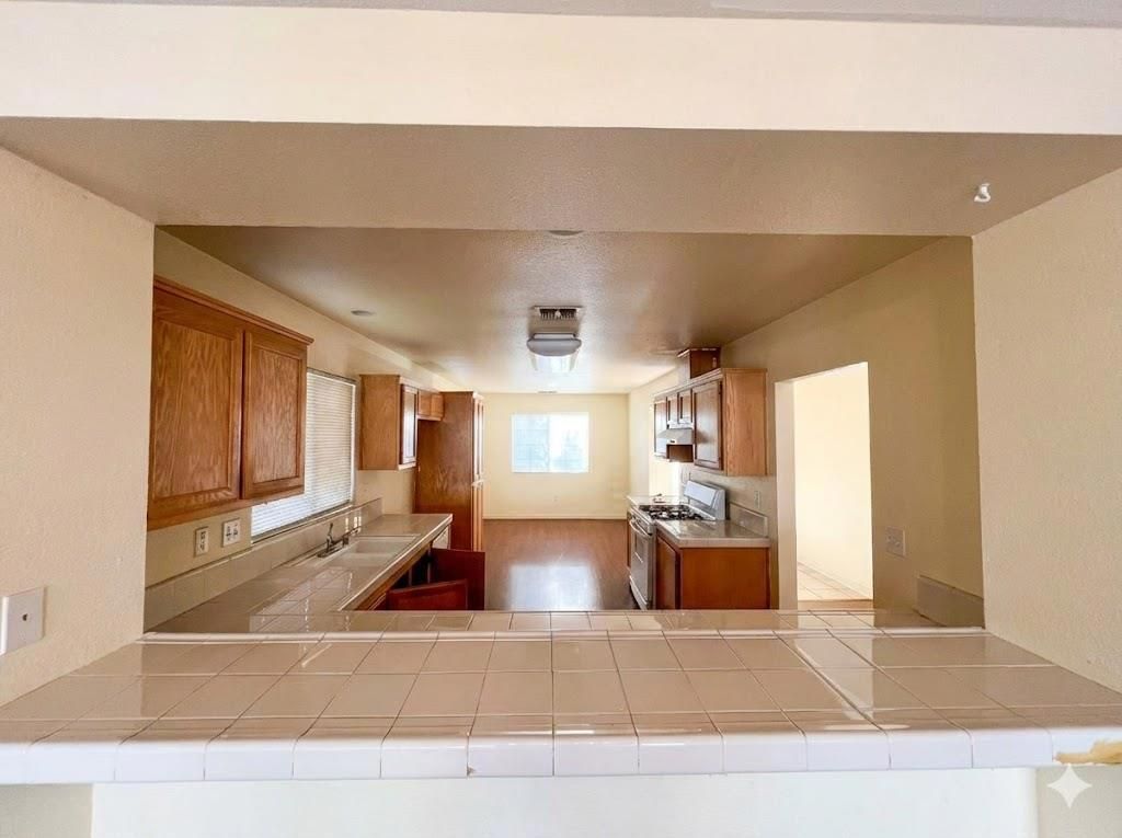 Image 3 of property listing at 1757 Highbridge Way, Sacramento, CA 95832