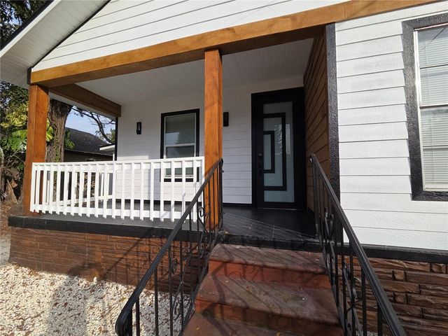 2706 E 17TH AVENUE, Tampa, FL 33605