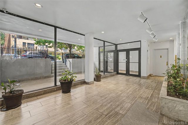 143-36 Barclay Avenue 1H, Flushing, NY 11355