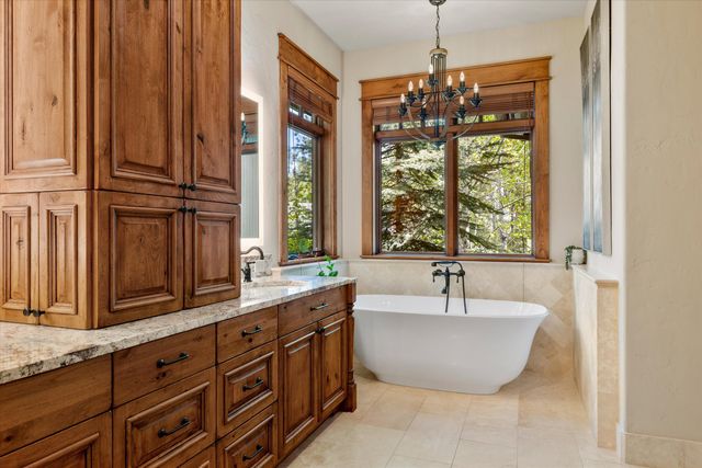 61697 Tam McArthur Loop, Bend, OR 97702