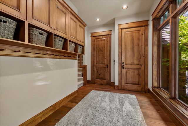 61697 Tam McArthur Loop, Bend, OR 97702