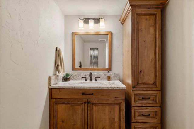 61697 Tam McArthur Loop, Bend, OR 97702