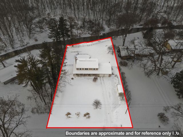 70820 Sunrise Drive, Edwardsburg, MI 49112