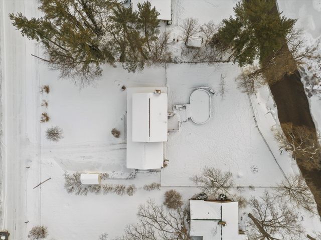 70820 Sunrise Drive, Edwardsburg, MI 49112