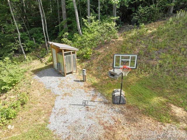 997 Hoot Owl Road, Spruce Pine, NC 28777