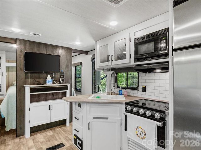 997 Hoot Owl Road, Spruce Pine, NC 28777