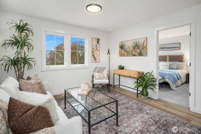 5026 35th Avenue NE, Seattle, WA 98105