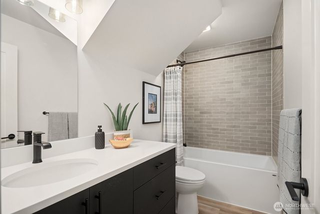 5026 35th Avenue NE, Seattle, WA 98105