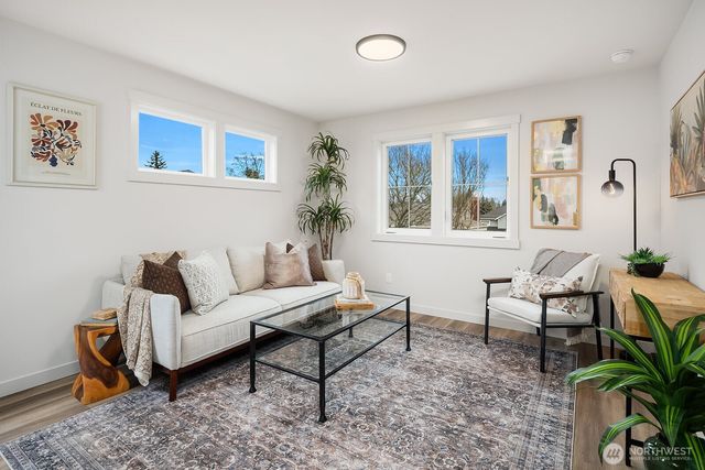 5026 35th Avenue NE, Seattle, WA 98105