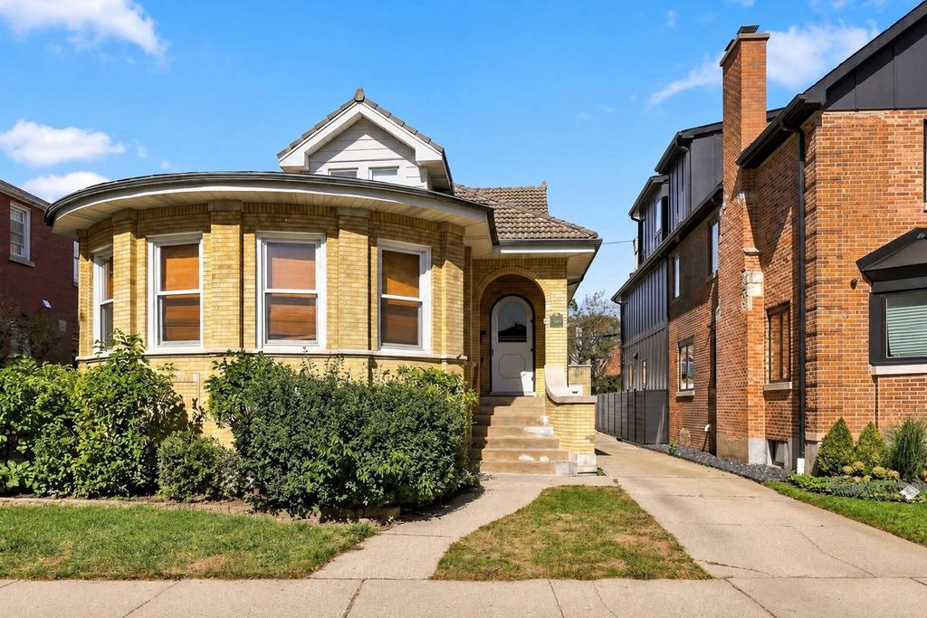 2940 W Greenleaf Avenue, Chicago, IL 60645 — exterior