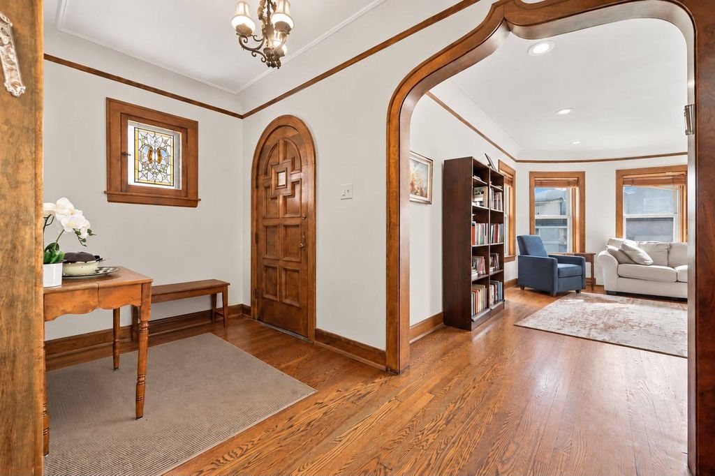 2940 W Greenleaf Avenue, Chicago, IL 60645 — photo 3
