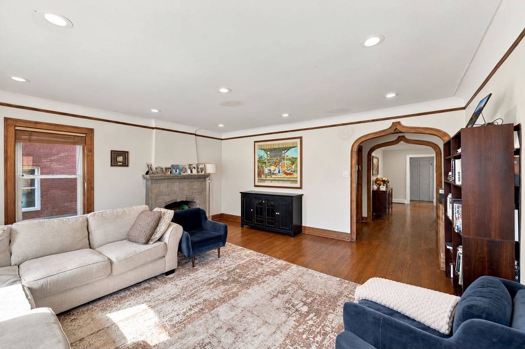 2940 W Greenleaf Avenue, Chicago, IL 60645 — photo 4