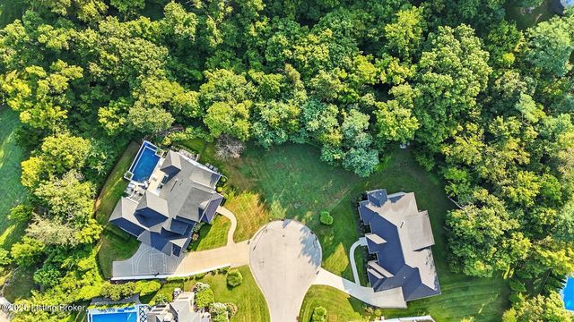 6710 Glen Springs Ct, Louisville, KY 40222