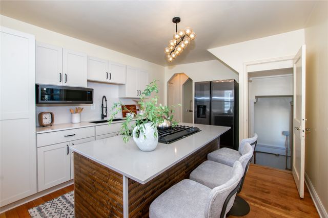 2014 39th Street, Des Moines, IA 50310