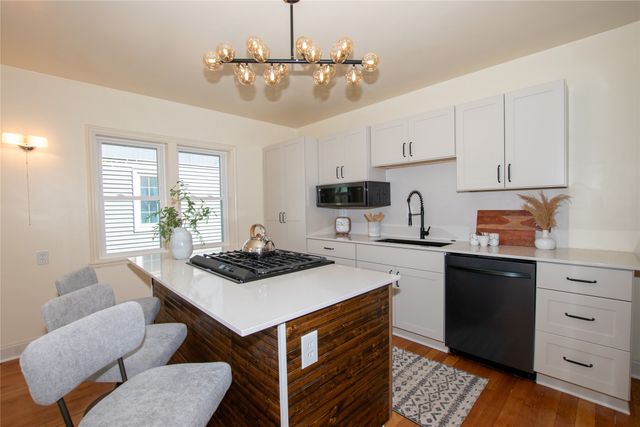 2014 39th Street, Des Moines, IA 50310