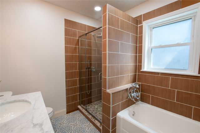 2014 39th Street, Des Moines, IA 50310