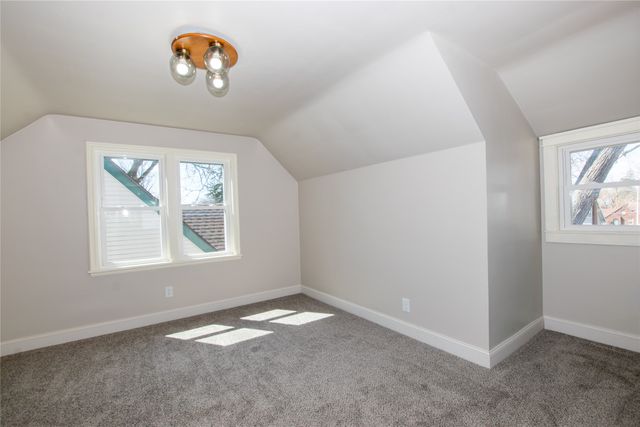 2014 39th Street, Des Moines, IA 50310