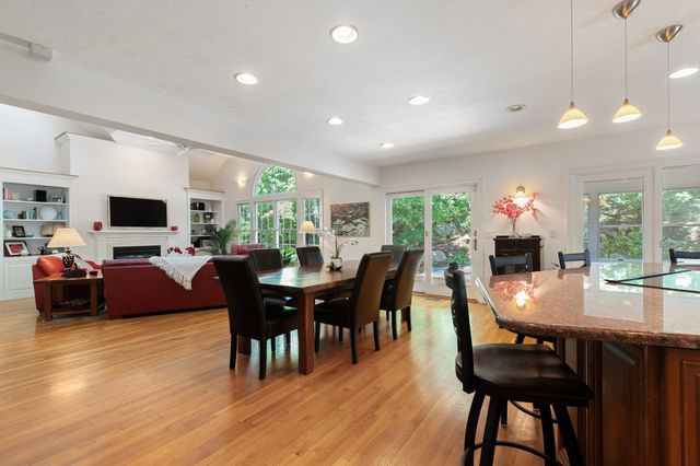 57 Mckenna Ridge Dr, Falmouth, MA 02536