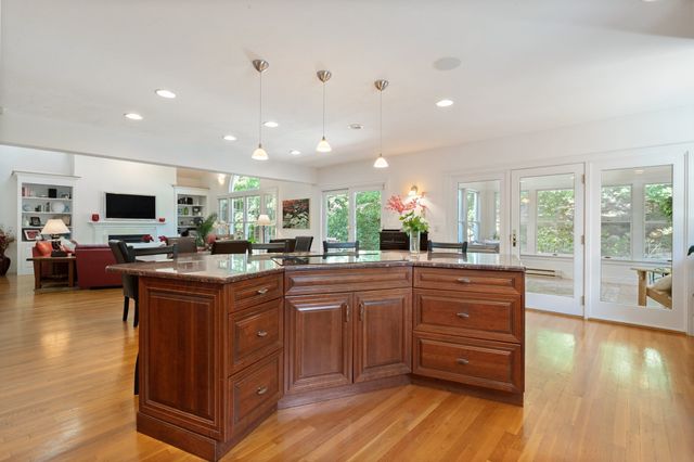 57 Mckenna Ridge Dr, Falmouth, MA 02536
