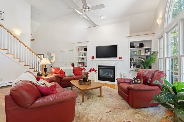 57 Mckenna Ridge Dr, Falmouth, MA 02536