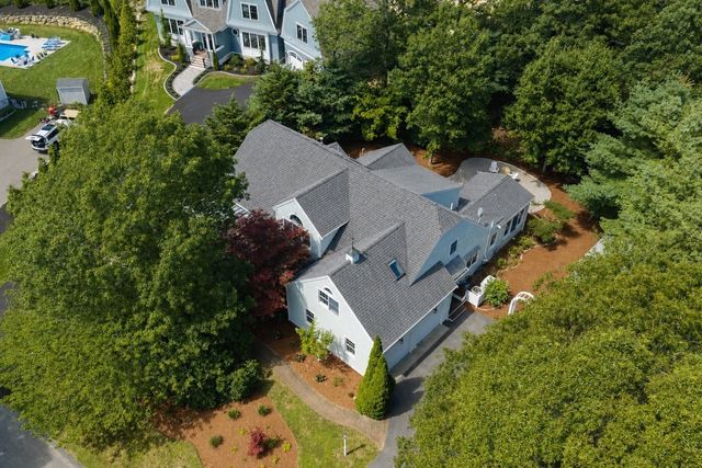 57 Mckenna Ridge Dr, Falmouth, MA 02536