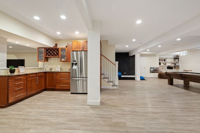 57 Mckenna Ridge Dr, Falmouth, MA 02536