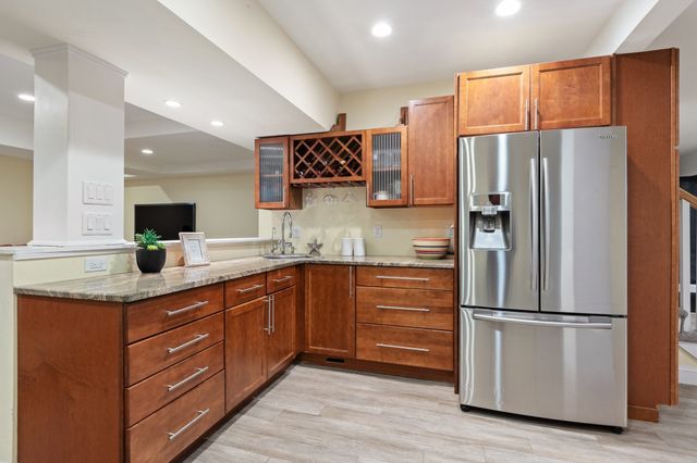 57 Mckenna Ridge Dr, Falmouth, MA 02536