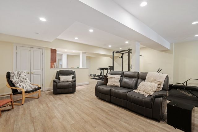 57 Mckenna Ridge Dr, Falmouth, MA 02536