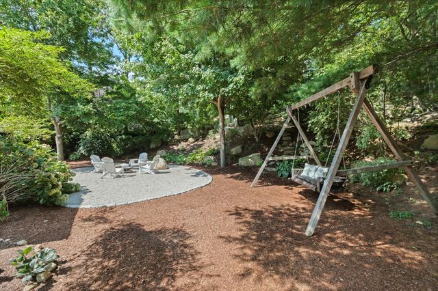57 Mckenna Ridge Dr, Falmouth, MA 02536