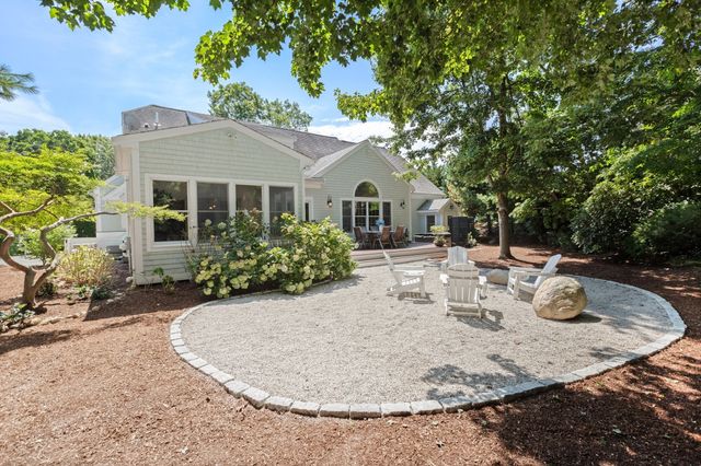 57 Mckenna Ridge Dr, Falmouth, MA 02536