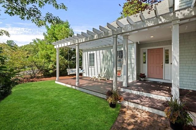 57 Mckenna Ridge Dr, Falmouth, MA 02536