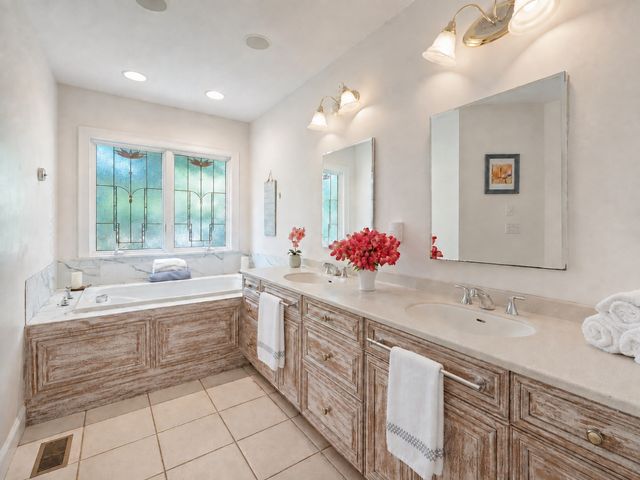 57 Mckenna Ridge Dr, Falmouth, MA 02536