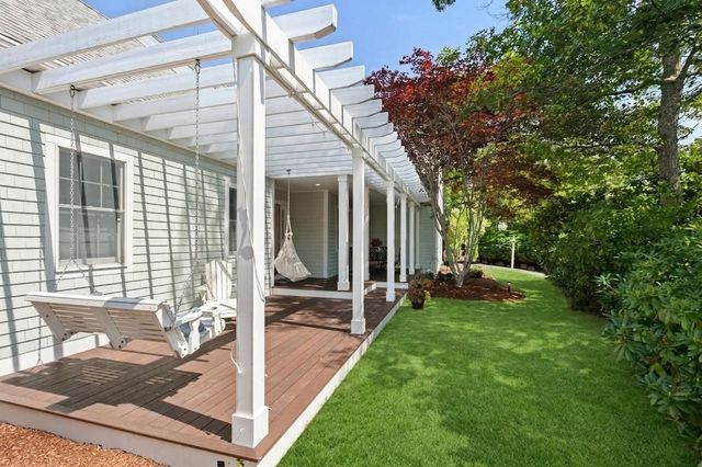 57 Mckenna Ridge Dr, Falmouth, MA 02536