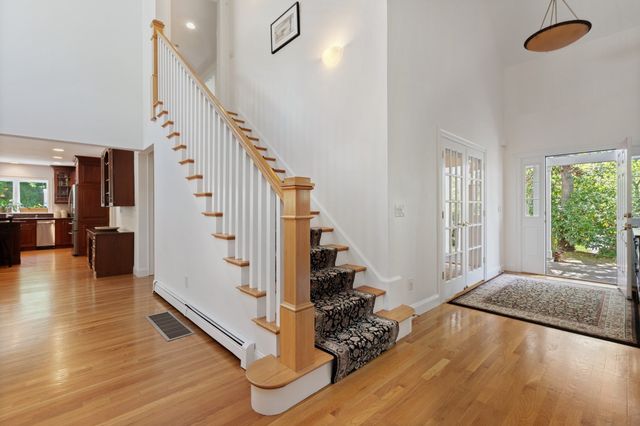 57 Mckenna Ridge Dr, Falmouth, MA 02536