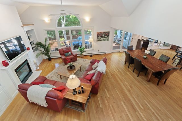57 Mckenna Ridge Dr, Falmouth, MA 02536