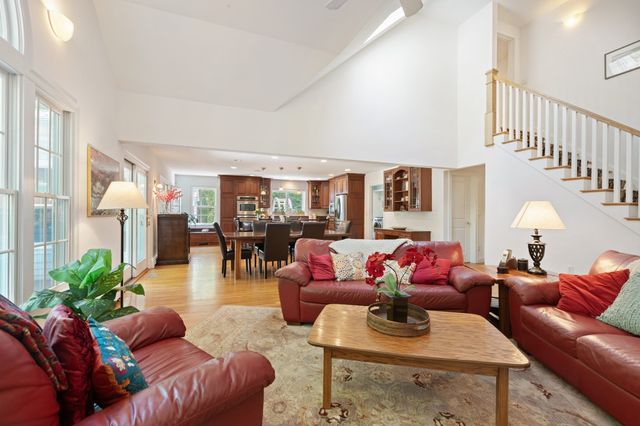 57 Mckenna Ridge Dr, Falmouth, MA 02536