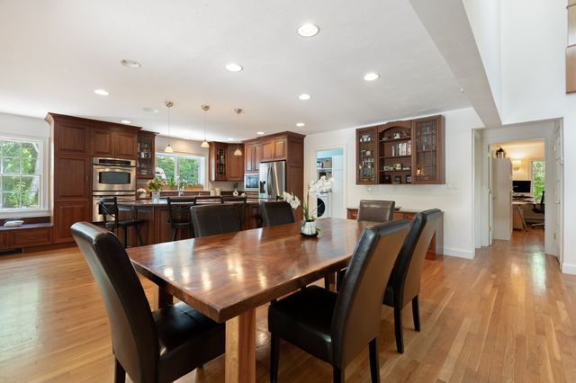57 Mckenna Ridge Dr, Falmouth, MA 02536