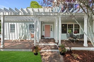 57 Mckenna Ridge Dr, Falmouth, MA 02536