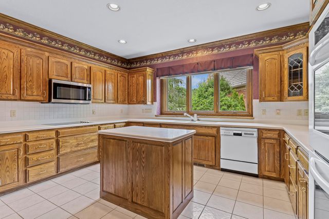 5418 S Castlebay Drive, Springfield, MO 65809