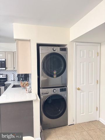 4659 CHARLTON CT, Woodbridge, VA 22193