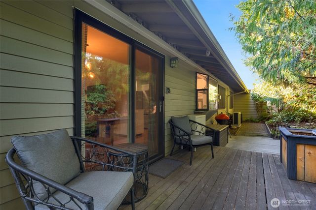 24830 12th Avenue S, Des Moines, WA 98198