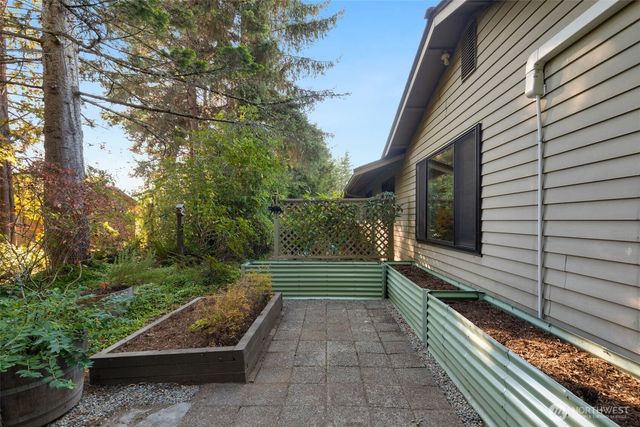 24830 12th Avenue S, Des Moines, WA 98198