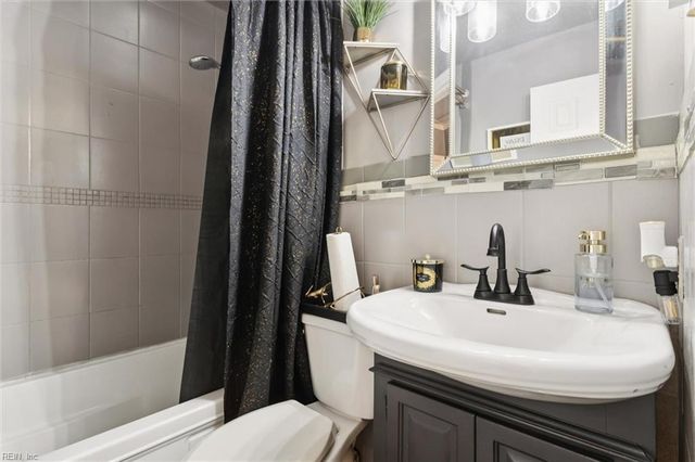 1023 Nelson ST, Chesapeake, VA 23324