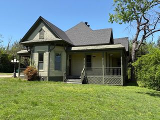 612 S Rogers Street, Waxahachie, TX 75165