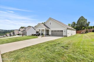 249 Cedar Branch Tr, Lenoir City, TN 37772