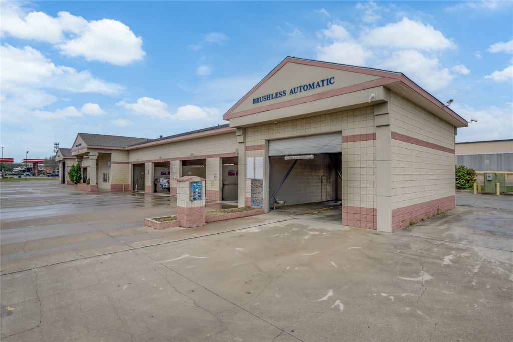 2520 Bardin Road S, Grand Prairie, TX 75052